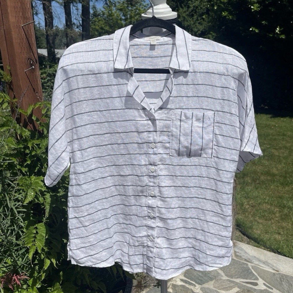 Garnet Hill White Short-Sleeve Button-Up Shirt with Gray Stripes